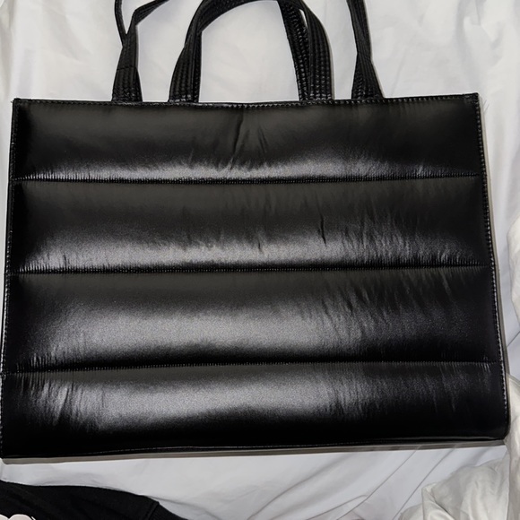 Medium black puffer telfar - Picture 4 of 4